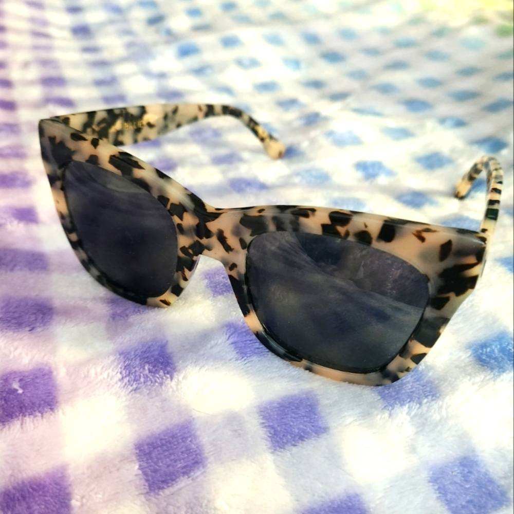 Stylish Tortoiseshell Sunglasses